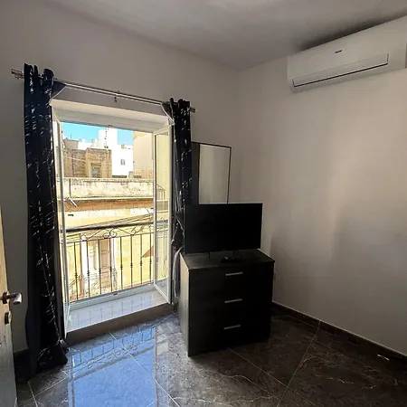 Modern Seaside Escape Sliema-steps From The 斯利马